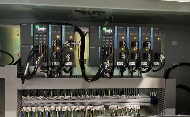 آلة تحفيز مزدوجة بخط مستقيم ، أجهزة دقيقة ونظام تحكم محرك VFD